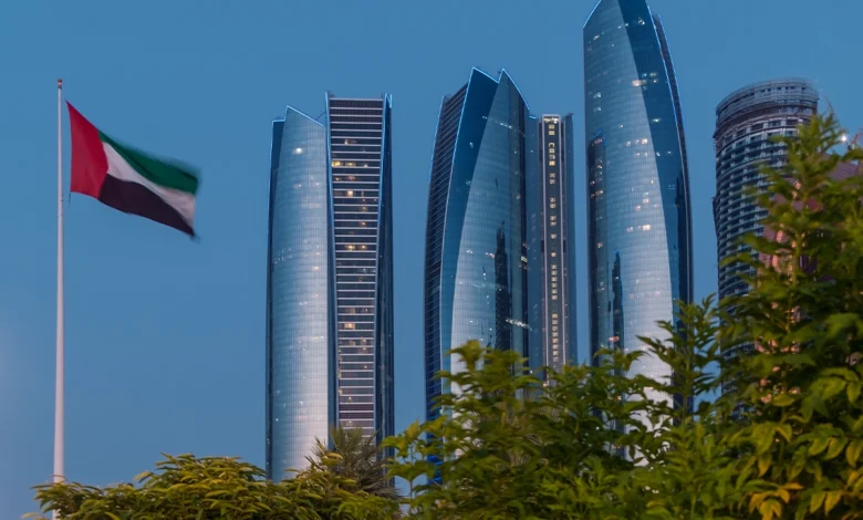 حظر العمل وقت الظهيرة في الامارات 2025